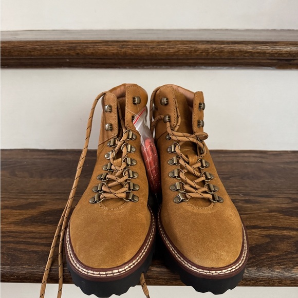 Madewell women’s Tan Hiking Boots - Picture 2 of 7